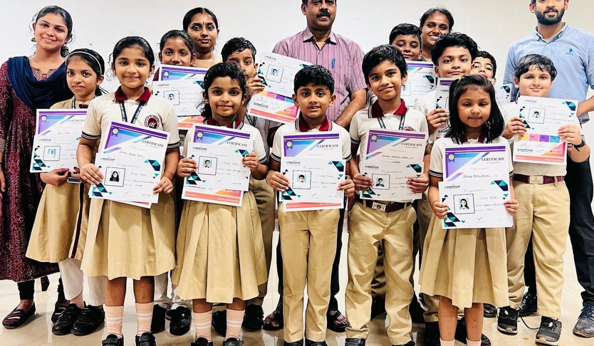 Winners of Science Fiesta  being honoured by Mr. Sunil K. M,  Educational Officer, Regional Science Centre & Planetarium, Kozhikode