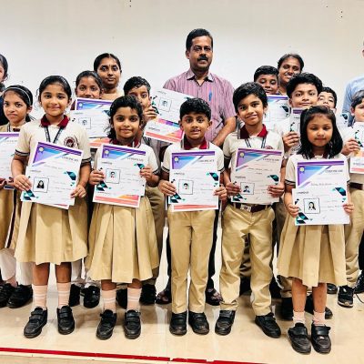 Winners of Science Fiesta  being honoured by Mr. Sunil K. M,  Educational Officer, Regional Science Centre & Planetarium, Kozhikode